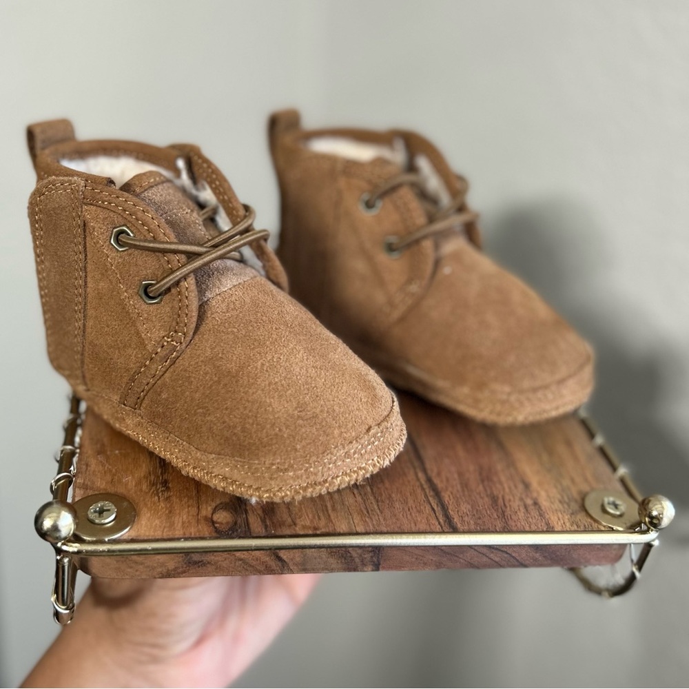 UGG BABY BOOTS SIZE 2